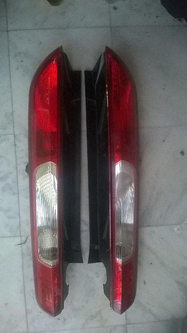 Ford focus stop lampe 04-08g 3 i 5 vrata na lalafo.rs — 3 Ford focus stop lampe 04-08g 3 i 5 vrata — 3