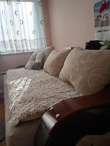 Trosed/sofa na razvlačenje sa bočnim drvenim rukonaslonima - na lalafo.rs — 5 Trosed/sofa na razvlačenje sa bočnim drvenim rukonaslonima - — 5