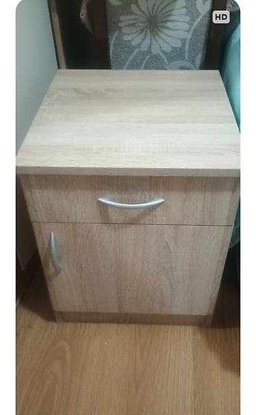 Noćni ormarić – drvo dekor hrasta - Kompaktan noćni stočić sa jednom na lalafo.rs Noćni ormarić – drvo dekor hrasta - Kompaktan noćni stočić sa jednom