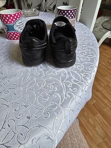 Dečije patike Nike, crne boje - Model: niske patike sa čičak trakom na lalafo.rs Dečije patike Nike, crne boje - Model: niske patike sa čičak trakom