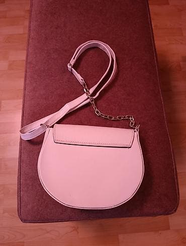 Moderna torbica u beloj boji, idealna za svakodnevnu upotrebu. Torbica at lalafo.rs — 2 Moderna torbica u beloj boji, idealna za svakodnevnu upotrebu. Torbica — 2