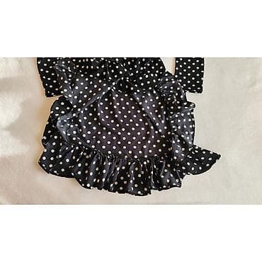 Crna haljina sa tufnama – XS • Kroj: preklop (wrap) sa vezivanjem u na lalafo.rs — 7 Crna haljina sa tufnama – XS • Kroj: preklop (wrap) sa vezivanjem u — 7