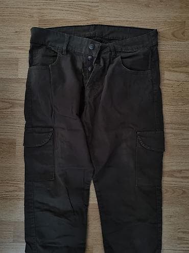 Muške pantalone u tamnozelenoj boji, kargo stila, sa dugmadima na at lalafo.rs — 2 Muške pantalone u tamnozelenoj boji, kargo stila, sa dugmadima na — 2