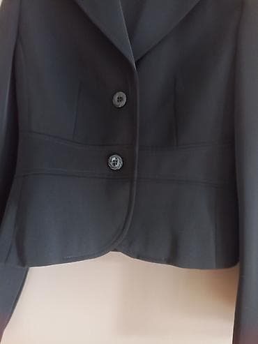 dve suknje po: Ženski sako – NicoLSS - Boja: crna - Kroj: kraći, strukiran model - at lalafo.rs — 2 dve suknje po: Ženski sako – NicoLSS - Boja: crna - Kroj: kraći, strukiran model - — 2