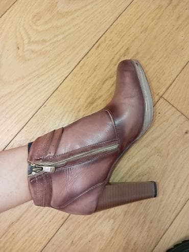 Ženske kožne gležnjače na štiklu - Materijal: prirodna koža - Boja na lalafo.rs — 1 Ženske kožne gležnjače na štiklu - Materijal: prirodna koža - Boja — 1