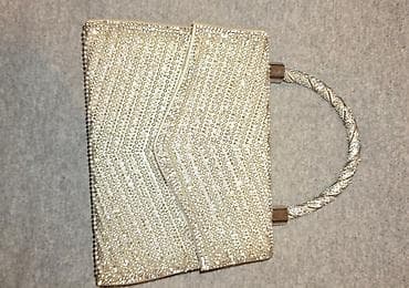 za svaki dan: Elegantna večernja tašna sa kristalima - Boja: šampanj/srebrna at lalafo.rs — 1 za svaki dan: Elegantna večernja tašna sa kristalima - Boja: šampanj/srebrna — 1