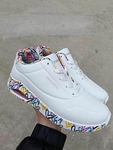 Skechers
36-41
2600 din na lalafo.rs — 2 Skechers
36-41
2600 din — 2