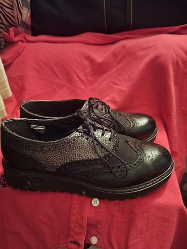 Ženske brogue cipele na pertlanje, crne boje, sa kombinacijom glatke na lalafo.rs — 2 Ženske brogue cipele na pertlanje, crne boje, sa kombinacijom glatke — 2