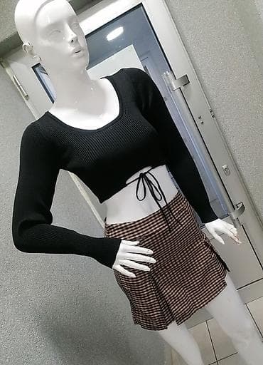 Crni, rebrasti crop top dugih rukava sa pertlanjem u predelu stomaka at lalafo.rs — 7 Crni, rebrasti crop top dugih rukava sa pertlanjem u predelu stomaka — 7