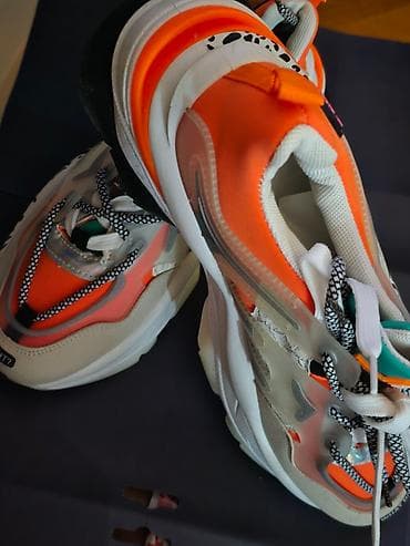 Br 41 Cena 2500 din
Ili 3 para 6000 din na lalafo.rs — 1 Br 41 Cena 2500 din
Ili 3 para 6000 din — 1