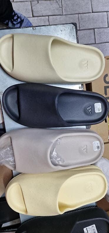 Sandals and flip-flops: Yezzy papuče orginal sa kutijom 41 do 45 za samo 3700 din at lalafo.rs — 2 Sandals and flip-flops: Yezzy papuče orginal sa kutijom 41 do 45 za samo 3700 din — 2