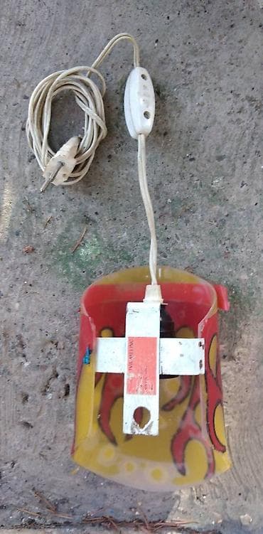 Zidna lampa na metalnom nosacu visina oko 25 cm.,E 27 grlo,bez na lalafo.rs — 2 Zidna lampa na metalnom nosacu visina oko 25 cm.,E 27 grlo,bez — 2