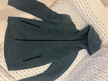 Nike tehnička dukserica sa kapuljačom – veličina XS. - Model sa punim na lalafo.rs — 1 Nike tehnička dukserica sa kapuljačom – veličina XS. - Model sa punim — 1