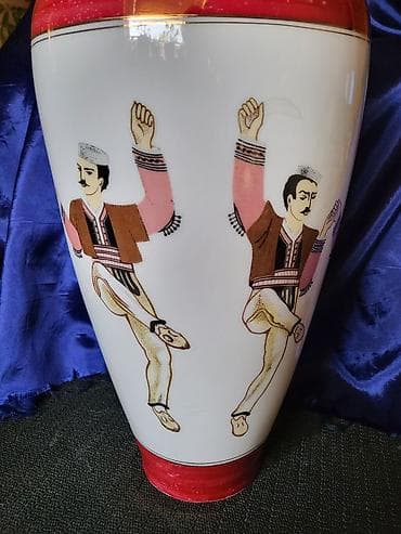 Vases and pots: Vaza nova Jugoporcelan Titov Veles iz 70ih.god. Nova vaza at lalafo.rs — 4 Vases and pots: Vaza nova Jugoporcelan Titov Veles iz 70ih.god. Nova vaza — 4