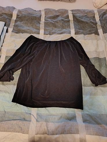 Ženska bluza sa ramenima otkrivenim (off-shoulder) u crnoj boji. - na lalafo.rs Ženska bluza sa ramenima otkrivenim (off-shoulder) u crnoj boji. -