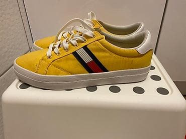 NOVE Tommy Hilfiger patike 40 br. mokasine Zute boje, platnene. Za na lalafo.rs NOVE Tommy Hilfiger patike 40 br. mokasine Zute boje, platnene. Za