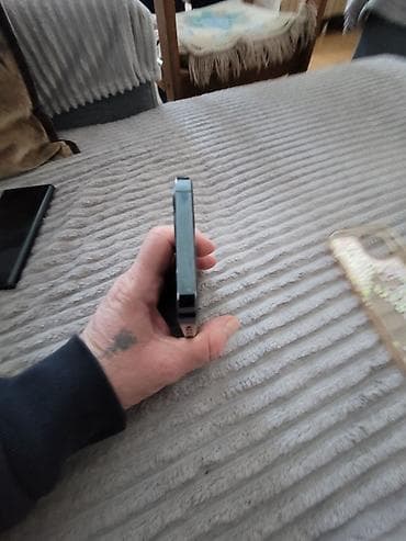 Apple iPhone – model sa ravnim ivicama i trostrukom zadnjom kamerom - at lalafo.rs — 7 Apple iPhone – model sa ravnim ivicama i trostrukom zadnjom kamerom - — 7