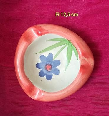 Ukrasna pepeljara keramička, fi 12,5 cm, kao nova at lalafo.rs — 6 Ukrasna pepeljara keramička, fi 12,5 cm, kao nova — 6