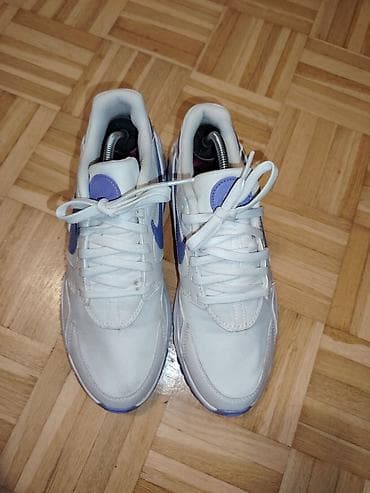 Nike patike – bele sa ljubičasto/plavim detaljima UG 26cm - Model na lalafo.rs — 1 Nike patike – bele sa ljubičasto/plavim detaljima UG 26cm - Model — 1