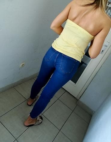 pantalone butiku ali: Farmerice prelep model
Vel 27
Malo nošene na lalafo.rs — 2 pantalone butiku ali: Farmerice prelep model
Vel 27
Malo nošene — 2