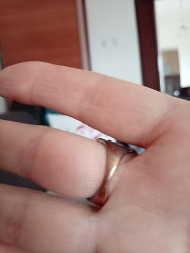 Masivni ženski prsten sa pavé ukrasom, promenio boju sa unutrašnje na lalafo.rs — 4 Masivni ženski prsten sa pavé ukrasom, promenio boju sa unutrašnje — 4