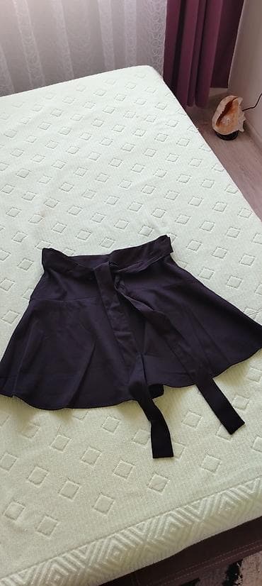 Prelepa crna suknja sa mašnom, lepršava, sa postavom, vel XL, potpuno na lalafo.rs Prelepa crna suknja sa mašnom, lepršava, sa postavom, vel XL, potpuno