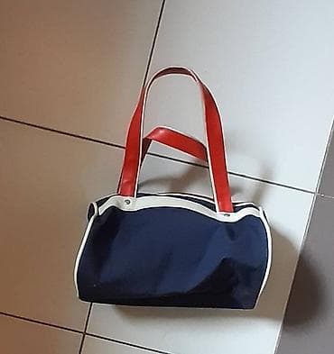 Fila mala torba – 27 x 16 cm - Kompaktna sportsko-casual torbica sa na lalafo.rs — 2 Fila mala torba – 27 x 16 cm - Kompaktna sportsko-casual torbica sa — 2