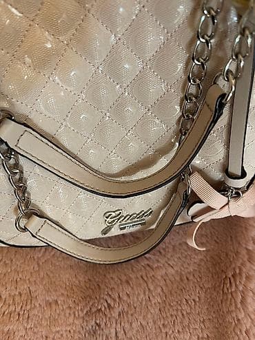 Guess torba original. Dobro ocuvana Ima tragove koriscena na jednoj na lalafo.rs — 2 Guess torba original. Dobro ocuvana Ima tragove koriscena na jednoj — 2