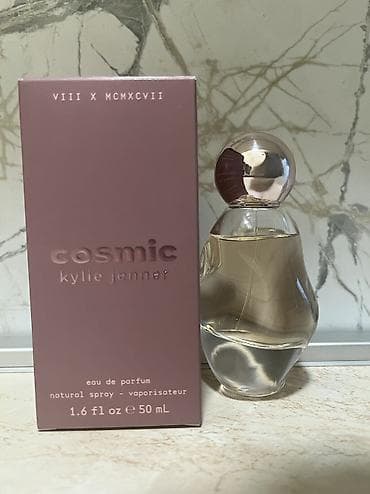Kylie Jenner Cosmic parfem 50ml, predivan, jako malo koriscen. ☺️ na lalafo.rs Kylie Jenner Cosmic parfem 50ml, predivan, jako malo koriscen. ☺️