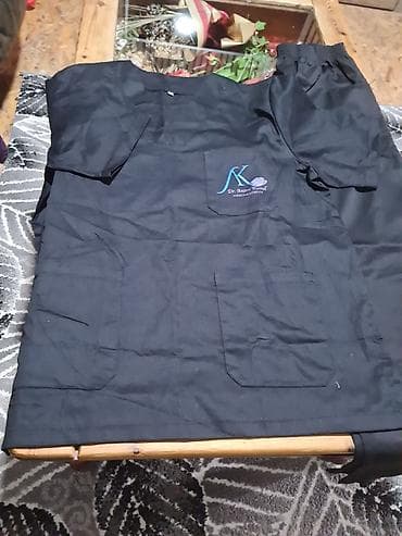 Medicinska uniforma (scrubs) – komplet - Boja: crna - Gornji deo sa na lalafo.rs Medicinska uniforma (scrubs) – komplet - Boja: crna - Gornji deo sa