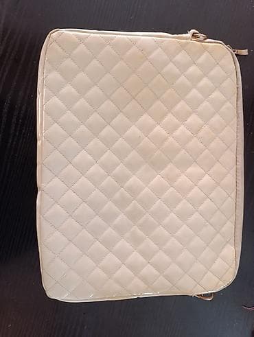 Sofisticirana i mekana neseser tasna za svecane i ostale prilikeu na lalafo.rs — 1 Sofisticirana i mekana neseser tasna za svecane i ostale prilikeu — 1