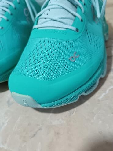 Lagane patike, neobičan model, unisex model, broj 37,5 iz Švajcarske na lalafo.rs — 7 Lagane patike, neobičan model, unisex model, broj 37,5 iz Švajcarske — 7