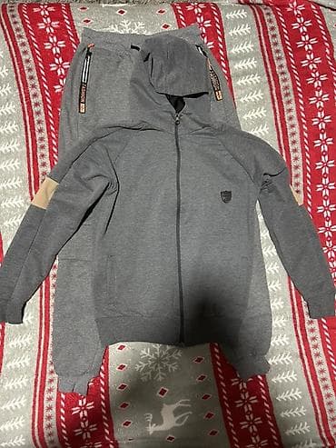 Women's Sweatsuits: Sivi komplet trenerke – gornji deo sa kapuljačom i donji deo Komplet S at lalafo.rs — 2 Women's Sweatsuits: Sivi komplet trenerke – gornji deo sa kapuljačom i donji deo Komplet S — 2