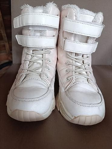 Zimske cizmice 32
ug 19,5cm-19,8cm
tople, odlicne na lalafo.rs — 8 Zimske cizmice 32
ug 19,5cm-19,8cm
tople, odlicne — 8