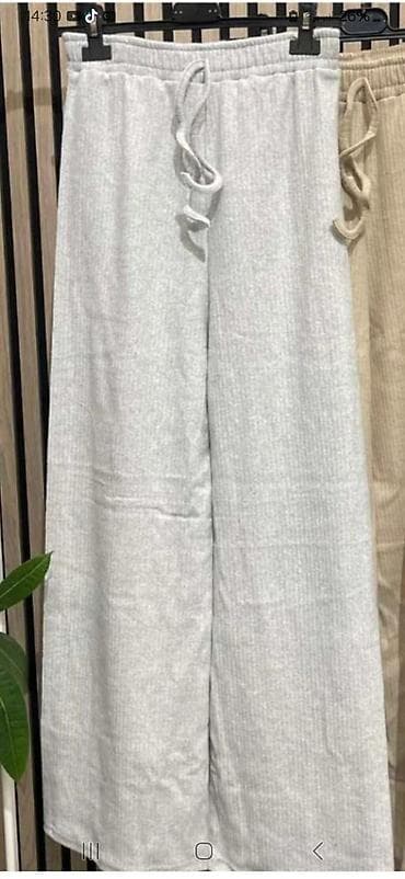 Pantalone materijal trikotaza. uni vel. Pune elastina. ostale jos u na lalafo.rs Pantalone materijal trikotaza. uni vel. Pune elastina. ostale jos u