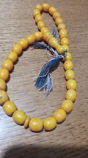 Stara brojanica od žutog ćilibara na lalafo.rs Stara brojanica od žutog ćilibara