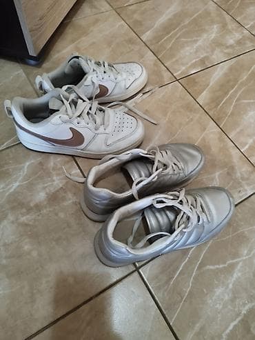 Patike za devojčice dobro očuvane broj 38 39.
500 dinara jedan par na lalafo.rs — 3 Patike za devojčice dobro očuvane broj 38 39.
500 dinara jedan par — 3