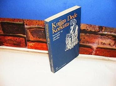 Knjiga dede korkuta 1981 prvo izdanje mek povez na predlistu ispisan na lalafo.rs Knjiga dede korkuta 1981 prvo izdanje mek povez na predlistu ispisan