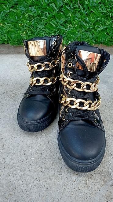 Crne visoke patike sa izraženim zlatnim detaljima. - Dizajn: High-top at lalafo.rs — 4 Crne visoke patike sa izraženim zlatnim detaljima. - Dizajn: High-top — 4