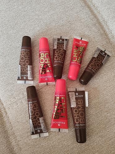 Essence set sjajeva za usne - Modeli: CHOCO BOMB Shiny Lipgloss i na lalafo.rs Essence set sjajeva za usne - Modeli: CHOCO BOMB Shiny Lipgloss i