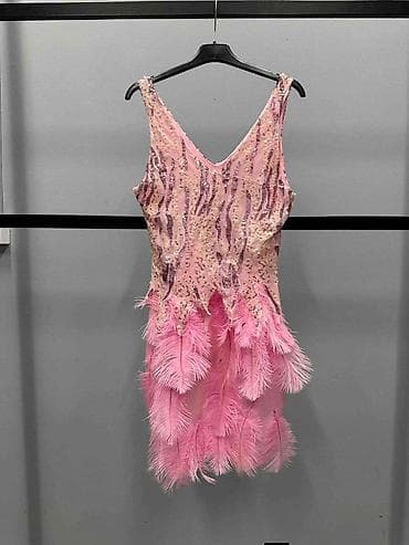 Personal Items: Elegantna mini haljina u roze nijansi sa perjem i šljokicama - Kroj at lalafo.rs — 2 Personal Items: Elegantna mini haljina u roze nijansi sa perjem i šljokicama - Kroj — 2