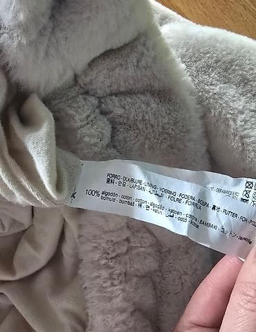ZARA sa krznom jakna duks. zvanično je jakna, ali se oblači preko na lalafo.rs — 4 ZARA sa krznom jakna duks. zvanično je jakna, ali se oblači preko — 4