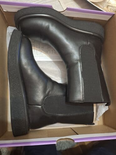 Gležnjače, 38 na lalafo.rs Gležnjače, 38