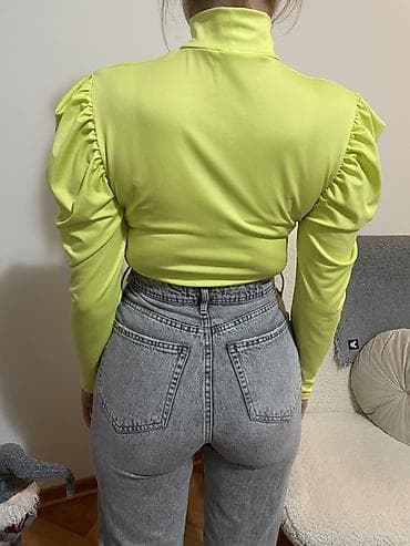 Personal Items: Ženska bluza Bershka sa visokim rol-kragnom u neon žutoj boji. Vel L at lalafo.rs — 4 Personal Items: Ženska bluza Bershka sa visokim rol-kragnom u neon žutoj boji. Vel L — 4