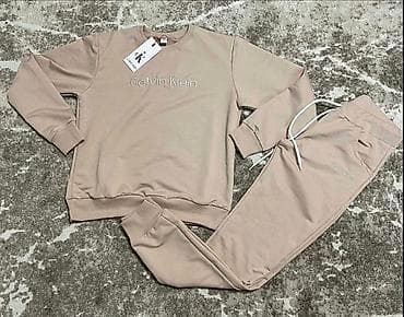 Komplet trenerka – ženski modeli s printom brendova Opis: - na lalafo.rs Komplet trenerka – ženski modeli s printom brendova Opis: -