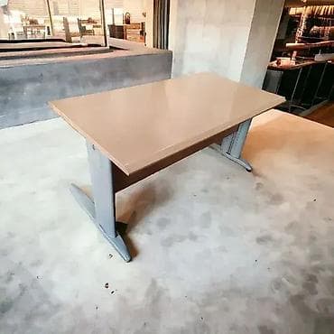 Furniture: Sto za školu ili kol centar Kvalitetan, stabilan manji sto sa at lalafo.rs — 1 Furniture: Sto za školu ili kol centar Kvalitetan, stabilan manji sto sa — 1