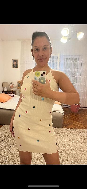 Potpuno nova haljina sa etiketom, kupljena u Sarajevu ali nikad na lalafo.rs Potpuno nova haljina sa etiketom, kupljena u Sarajevu ali nikad