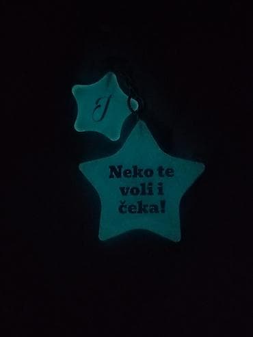 Privezak za ključeve – zvezda sa porukom i inicijalom - Dizajn: dva na lalafo.rs — 2 Privezak za ključeve – zvezda sa porukom i inicijalom - Dizajn: dva — 2