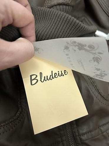 Jakna Bludeise – bomber/kargo stil - Materijal: glatka eko-koža (PU) na lalafo.rs — 2 Jakna Bludeise – bomber/kargo stil - Materijal: glatka eko-koža (PU) — 2