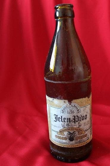 STARA PRAZNA FLAŠA JELEN PIVA 0.5 L | Stara prazna flaša jelen piva na lalafo.rs STARA PRAZNA FLAŠA JELEN PIVA 0.5 L | Stara prazna flaša jelen piva